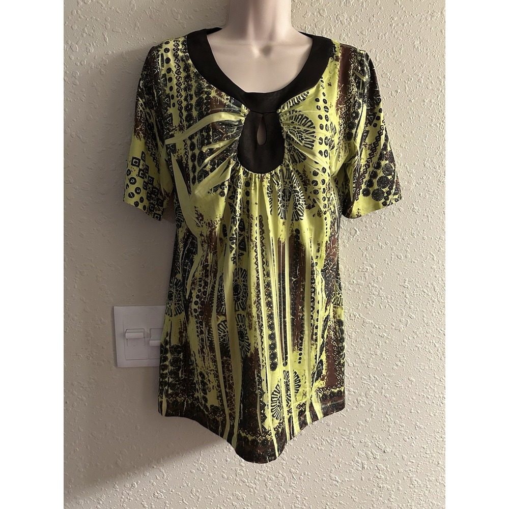 Medium New Directions Peep Hole Front Medley Top #77*8